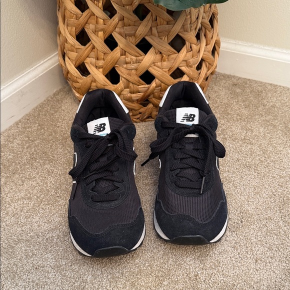 New Balance 515 UNISEX Black and White Sneakers - Picture 3 of 4